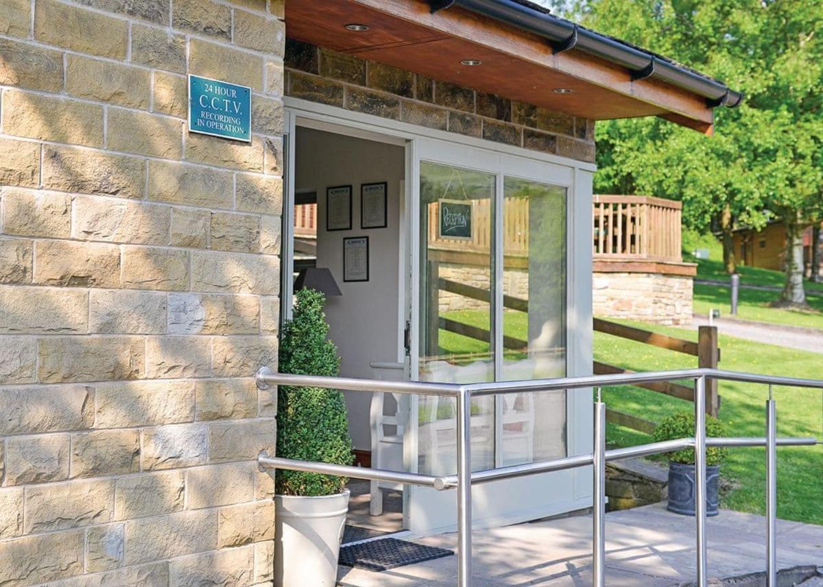 Charlesworth Lodges Глосъп Екстериор снимка